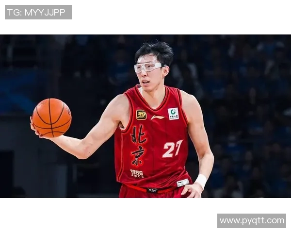 周琦获得CBA最佳防守球员，展现出色篮球天赋